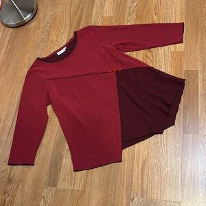 Habitat long sleeve red and burgundy tunic knit asymmetrical blouse. Size L.